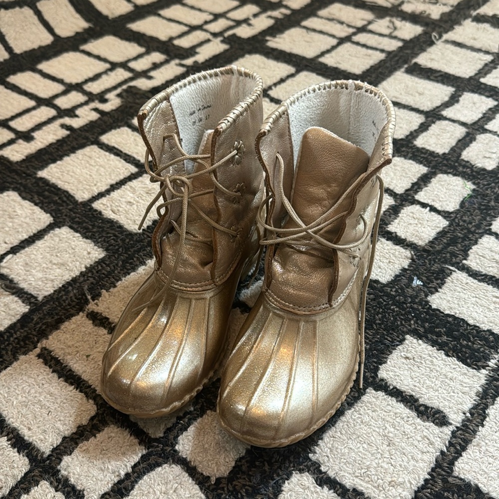 Jack rogers gold rain boot size 7 women’s